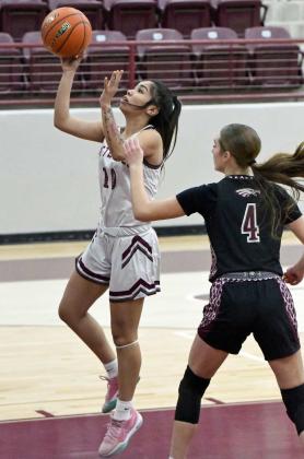 first quarter of the Lady Cats, 6236, victory over the Lady Eagles at Wildcat Gym on Tuesday. (Staff Photo by Derek Lopez) Littlefield’s Nevaeh Esquibel puts up a floater in the lane, during the