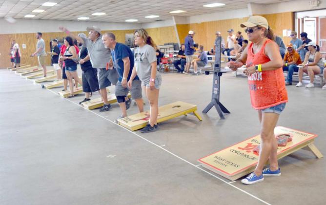 CORNHOLE ACTION