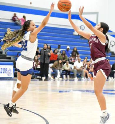 Lady Cats win season-opener over Estacado, 47-43
