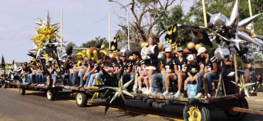Sudan High School Class of 95 represented at the Sudan Harvest Festival Parade on Saturday Sept. 27, 2025. (Photo by Ann Reagan)