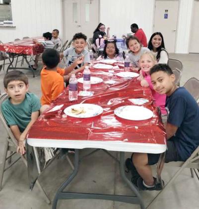 Kids who attended the Summer Reading Program were treated to a variety of animals presented by Walter’s World of Pets and a pizza party at the Lamb County Ag Center to close out this year’s program. (Submitted Photo)