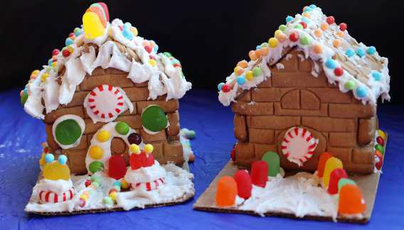(left) 1st place in the 3-5-year old division of the Gingerbread House decorating contest, Raegan Gil; (right) 2nd place in the 3-5-year old division of the Gingerbread House decorating contest, Britton Workman, at the Olton Hometown Christmas Celebration. (Submitted Photo)