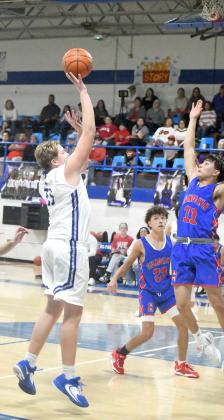 Olton’s Johnathan Cooper puts up a floater in the lane over the Sundown defender, during the first half of the Mustang’s, 61-39, victory over Sundown last Tuesday at Musatngs Gym. (Staff Photo by Derek Lopez)