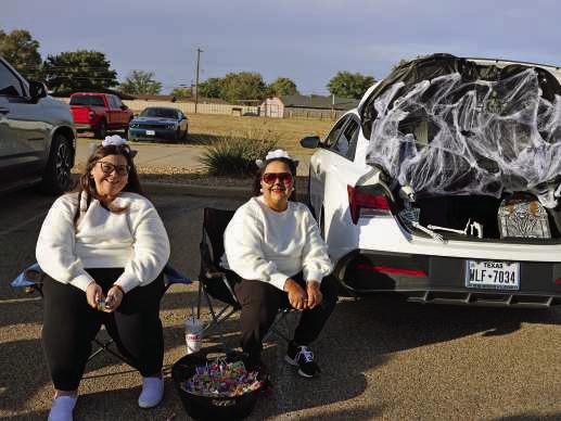 Lamb Healthcare Center Trunk-or-Treat