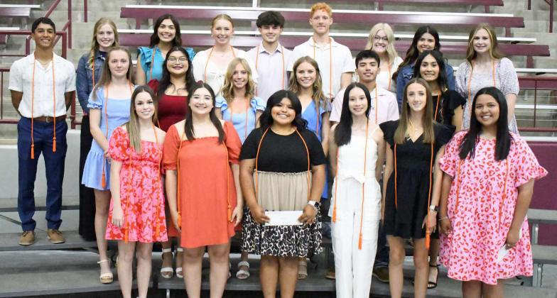 The following seniors graduated with 24 or more college credit hours from South Plains College. (Back L-R): Gabriel Montalvo, Kamryn Meiwes, Haylee Casas, Taryn Golden, Brady Jones, Sam Hill Kynzie Jordan, Danica Jouett and Caytlin Black. (Middle L-R): Lauren Turpen, Avianna Mendoza, Lindsay Coffman, Kennadi Hanlin, Xavier Champion and Amiah Elizondo. (Front L-R): Kamryn Jimenz, Brittany Abeyta, Mackenzie Flores, Yaretzi Gallegos, Chloe Sawyer and Kaylee Soria. (Staff Photo by Derek Lopez)