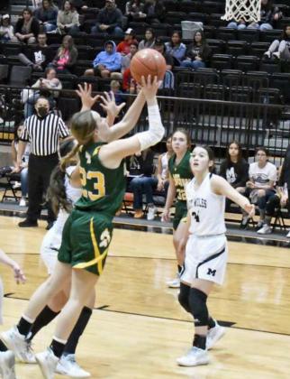 POINTS IN THE PAINT — Springlake-Earth’s, Sayler Beerwinkle (23), goes up for a lay-up during the first half of the Lady Wolverines road loss to the Lady Mules on Saturday, 41-27. (Staff Photo by Derek Lopez)