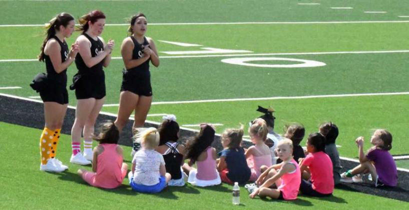 Sudan’s High School Cheerleaders go over chants with their group of mini cheerleaders on Monday at the Sudan mini cheer camp. (Staff Photo by Derek Lopez)