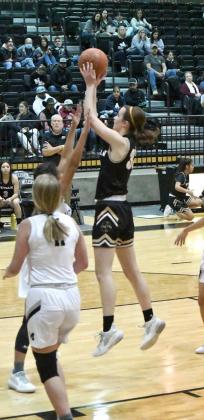 POINTS IN THE PAINT—Sudan sophomore, Riley Edens (33), knocks down a jump-hook in the lane over the Lady Mules defense, during the first half of the Nettes’, 50-28, victory over the Muleshoe on the road on Monday. (Staff Photo by Derek Lopez)