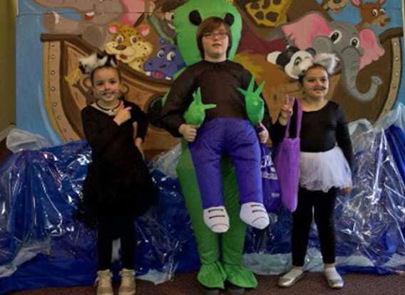 Kids were able to take their pictures in front of Noah’s Ark at the Hillcrest Funeral Home Trunk or Treat on Oct. 31. (Staff Photo by Rhode Duenas)