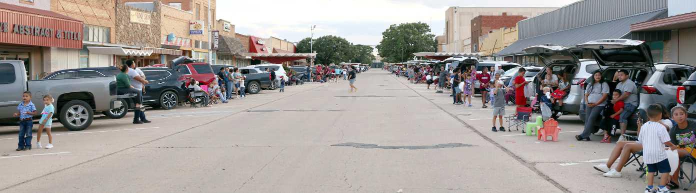 A large crowd gathered for the Annual Homecoming Parade held in downtown Littlefield on Thursday, September 19, 2024. (Photo by Ann Reagan)