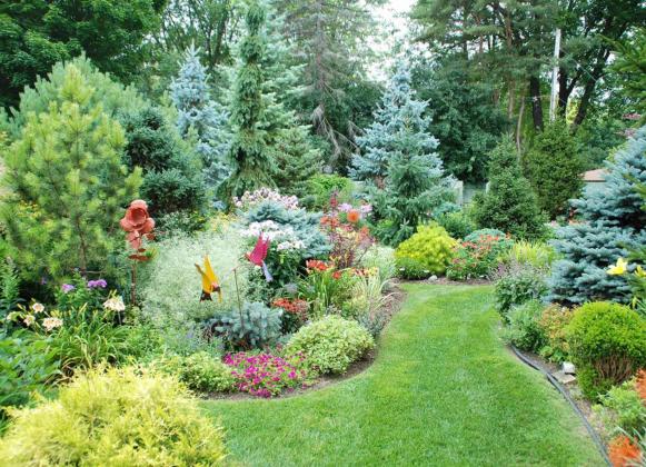 TOPDRESSING perennial gardens improves the overall health of the garden, so the plants can thrive. (Photo courtesy of MelindaMyers.com)